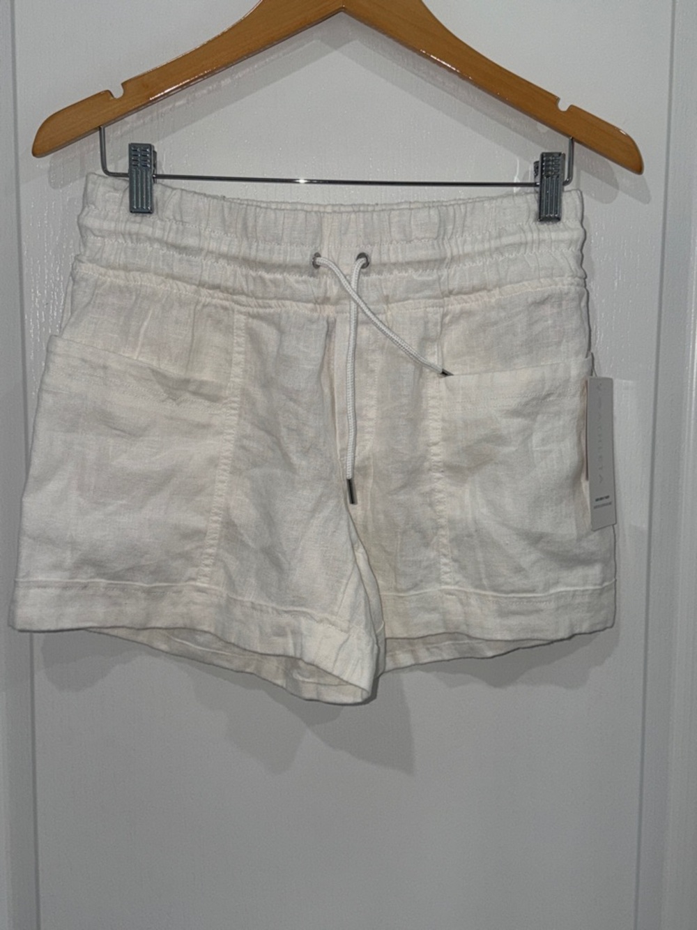 Athleta Cabo 100% lien 4” short NWT size 2 resort wear beach vacation - Picture 2 of 8